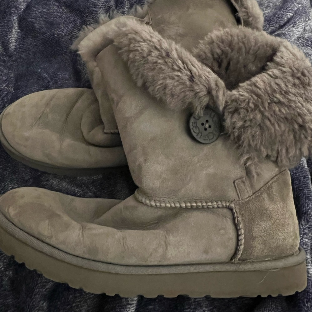 Ugg Bailey Button Gray Boots Women’s Size 10